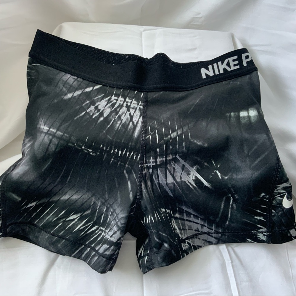 NIKE PRO bike shorts, Size M